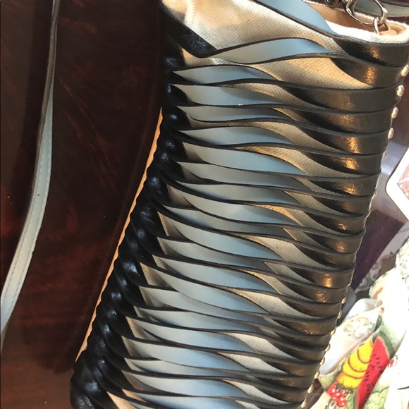 💥🎊🎉💎Gorgeous axel purse for women🎉💎💎💥 - Picture 5 of 7